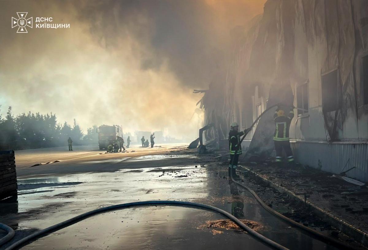 У Києві та області продовжується ліквідація наслідків масованого російського удару