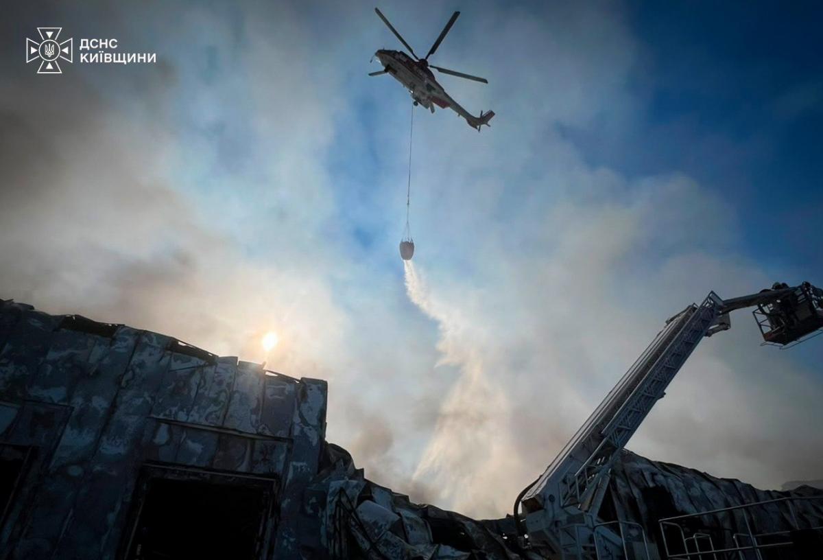 У Києві та області продовжується ліквідація наслідків масованого російського удару