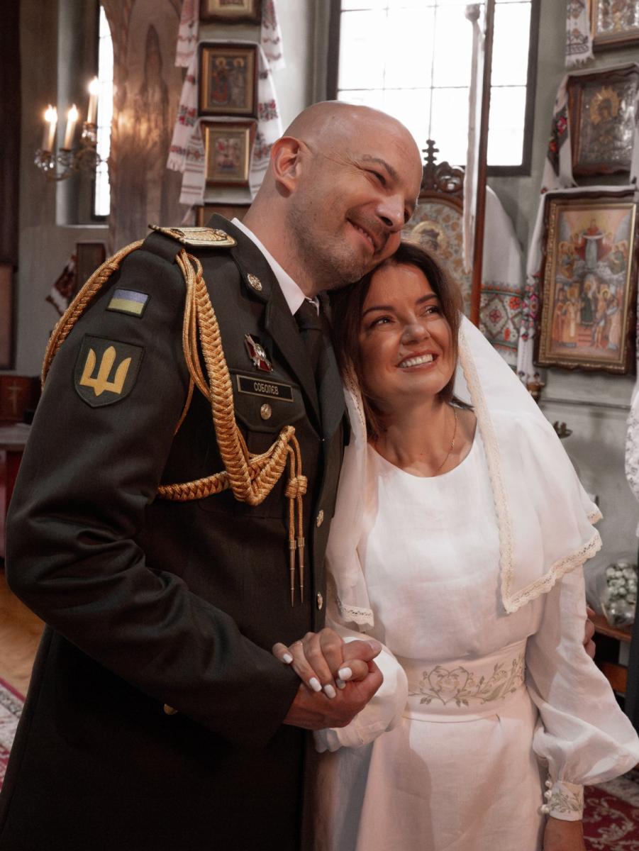 Марічка Падалко у весільній сукні Марічка Падалко у весільній сукні