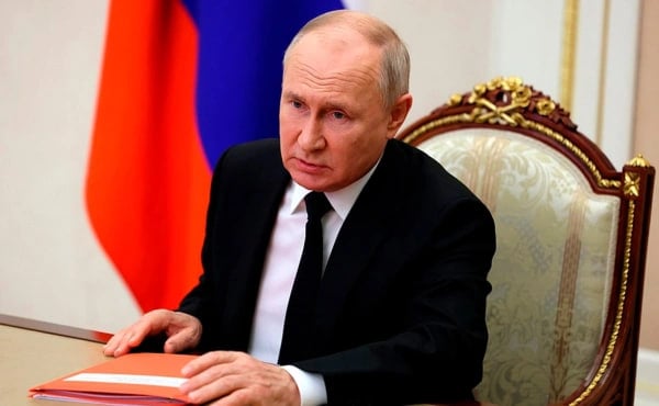 Диктатор та воєнний злочинець Путін