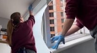 Пластикове підвіконня знову сяятиме білизною: жовтизну прибере простий засіб
