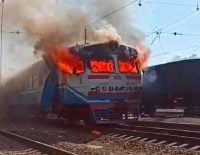 РФ ударила дронами по электропоезду на Харьковщине: есть жертва и раненые