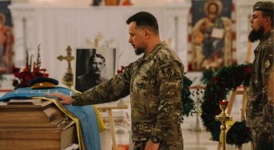 Бронированный «Остин» и тайна с факелами. Третий корпус Билецкого организовал прощание с Коновальцем