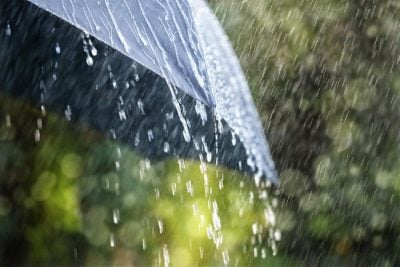 Дощі з грозами накриють низку областей України: де погода зміниться