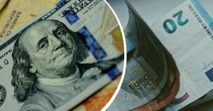 Доллар и евро в середине августа: банкир рассказал, стоит ли скупать валюту