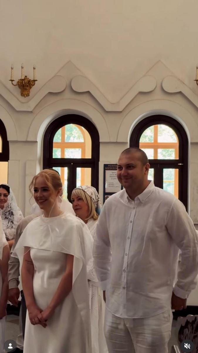 Інна Белень із чоловіком на хрестинах доньки Інна Белень із чоловіком на хрестинах доньки
