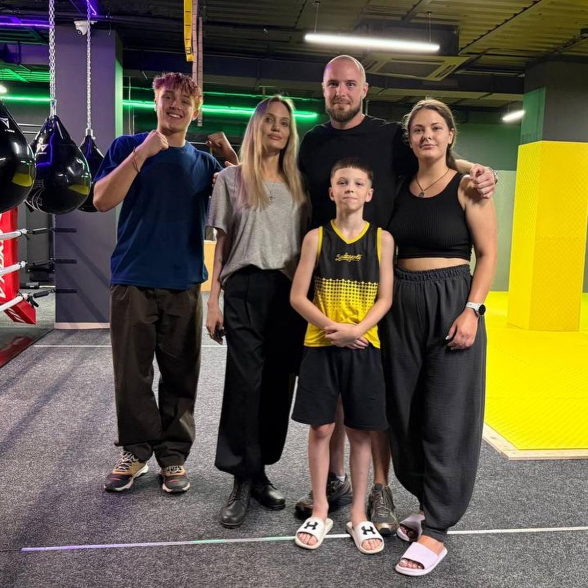 Анджеліна Джолі з сином у Харкові