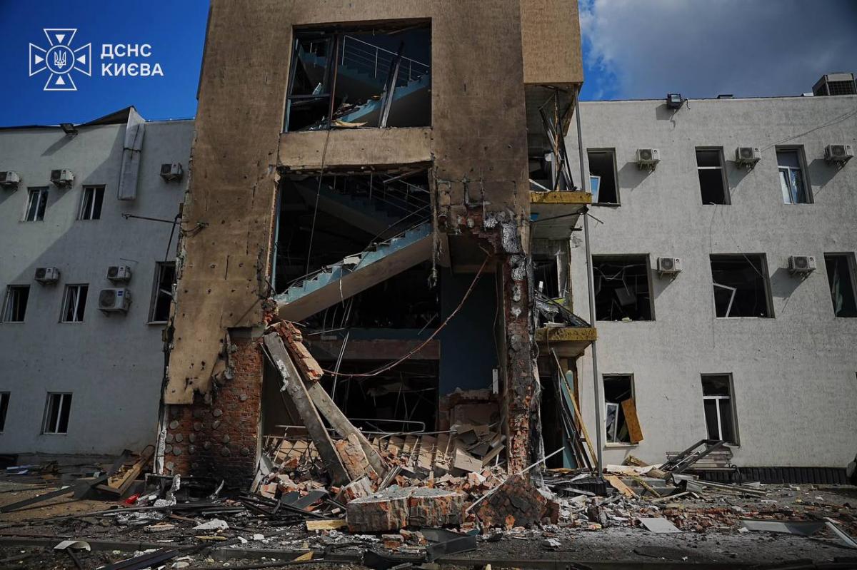 Наслідки удару по телеканалу "Ми-Україна" 8 вересня Наслідки удару по телеканалу "Ми-Україна" 8 вересня