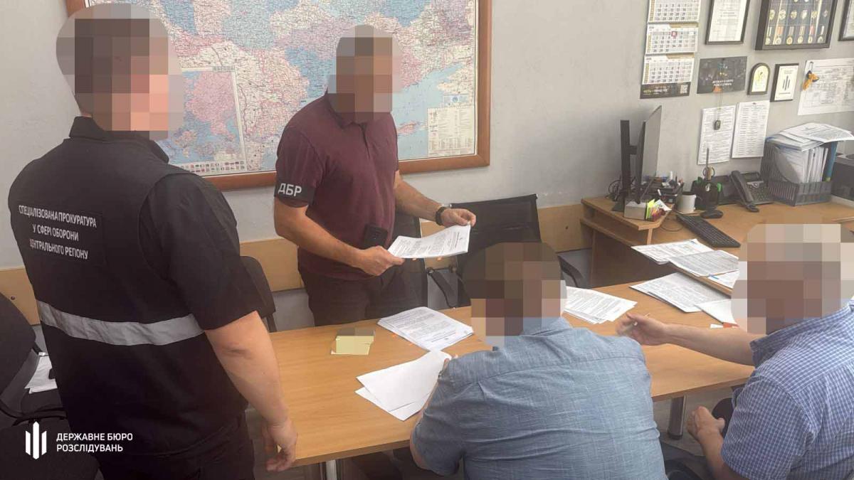 Посадовцю СБУ оголосили підозру за зберігання боєприпасів Посадовцю СБУ оголосили підозру за зберігання боєприпасів