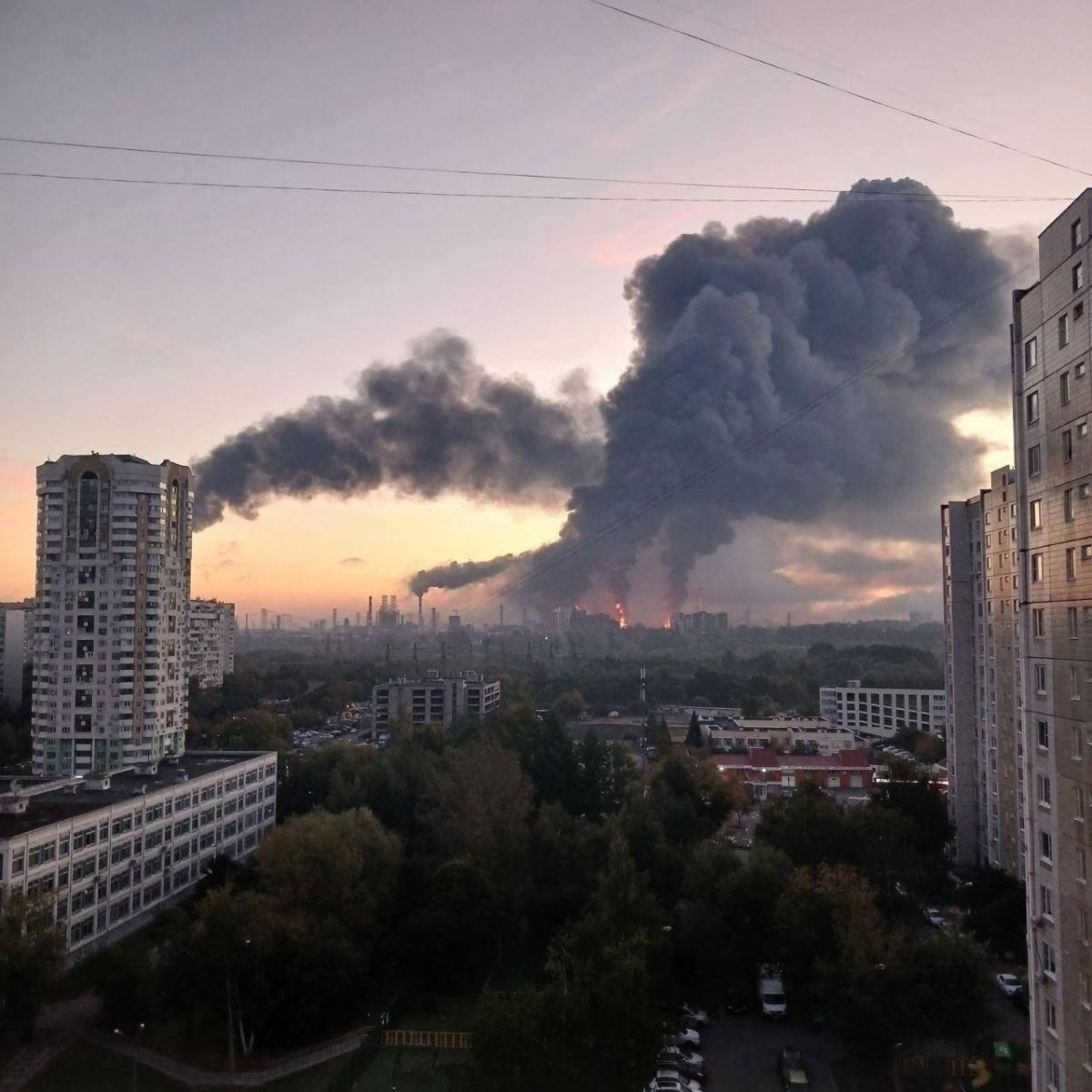 Дроны долетели до Москвы и области: бушуют масштабные пожары, есть попадания