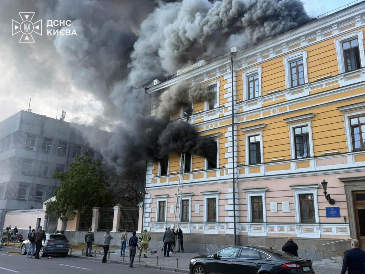Наслідки удару по НАНУ та клініці "Добробут" в Києві 28 вересня