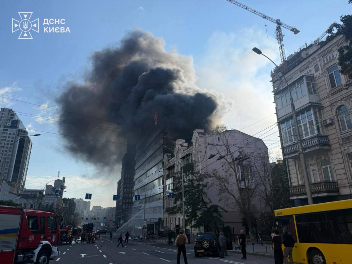 Наслідки удару по НАНУ та клініці "Добробут" в Києві 28 вересня