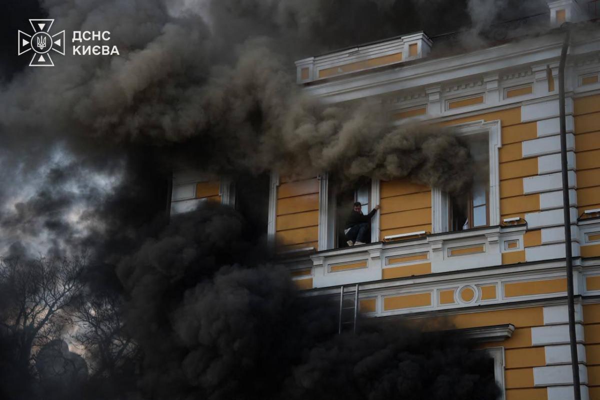 Наслідки удару по НАНУ та клініці "Добробут" в Києві 28 вересня