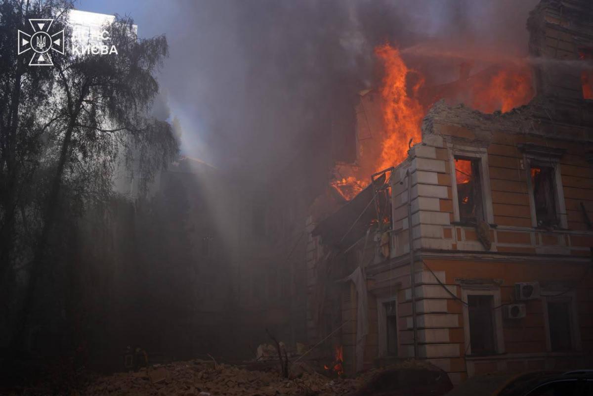 Наслідки удару по НАНУ та клініці "Добробут" в Києві 28 вересня