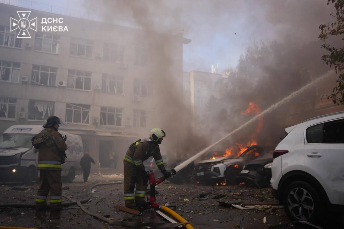 Наслідки удару по НАНУ та клініці "Добробут" в Києві 28 вересня