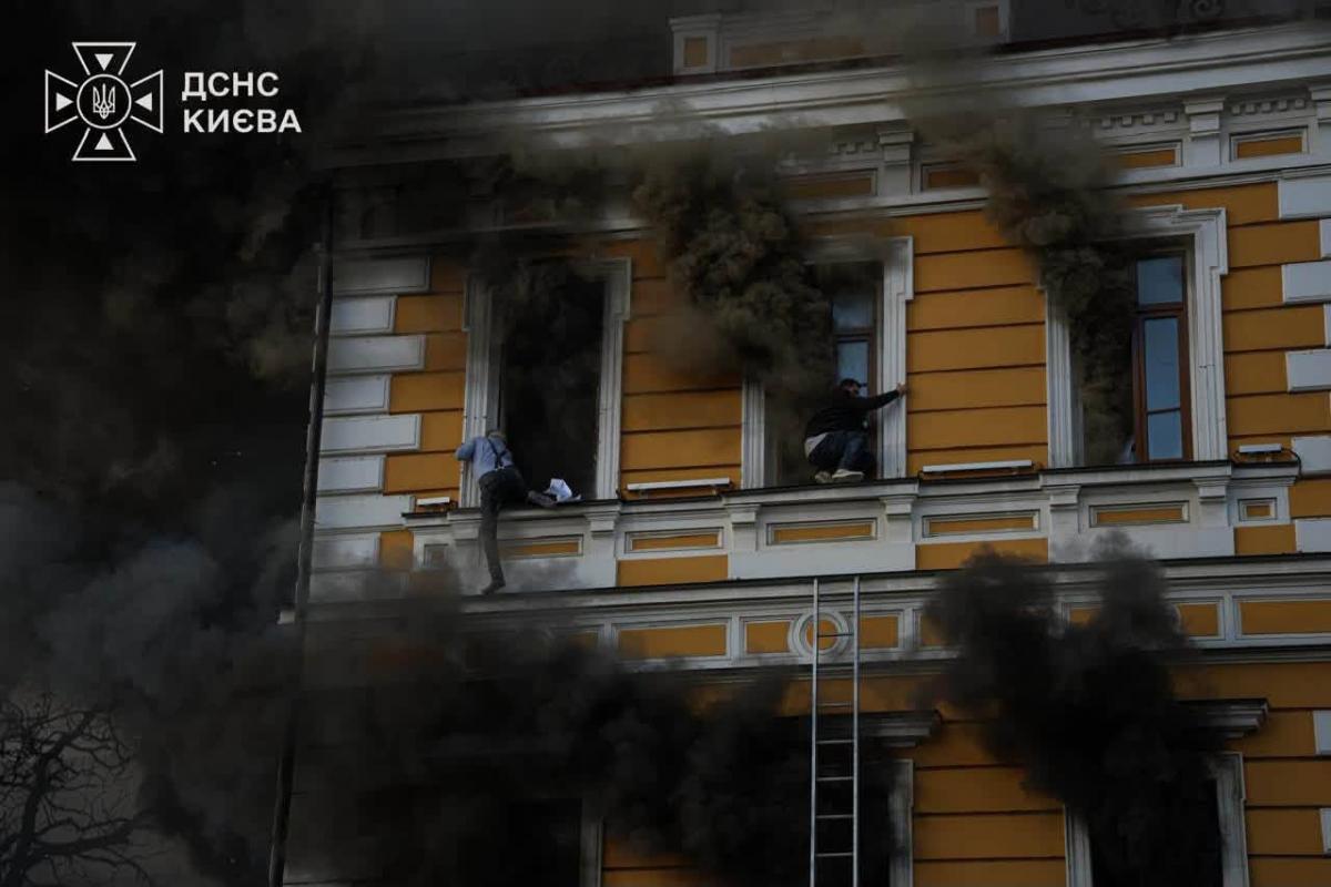 Наслідки удару по НАНУ та клініці "Добробут" в Києві 28 вересня