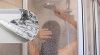 Досвідчені господині кладуть фольгу на злив у ванній - для чого