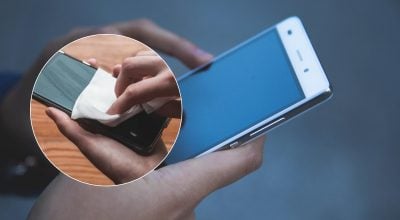 Якою рідиною не можна протирати екран телефону: пошкодить покриття