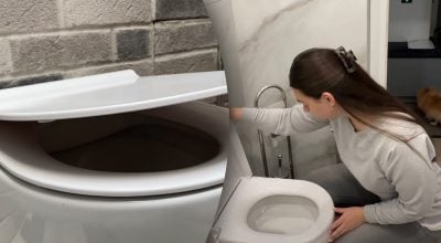 Суперечки щодо того, чи слід закривати кришку унітазу перед змиванням, отримали наукове продовження