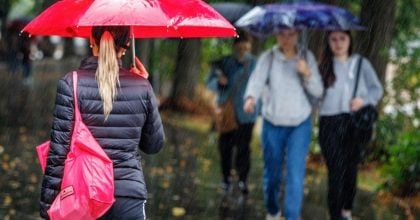 Тепло остаточно відступає з України: де очікуються грози та дощі