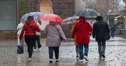 Прохолода до +12 градусів і дощі: коли в Україну повернеться тепло