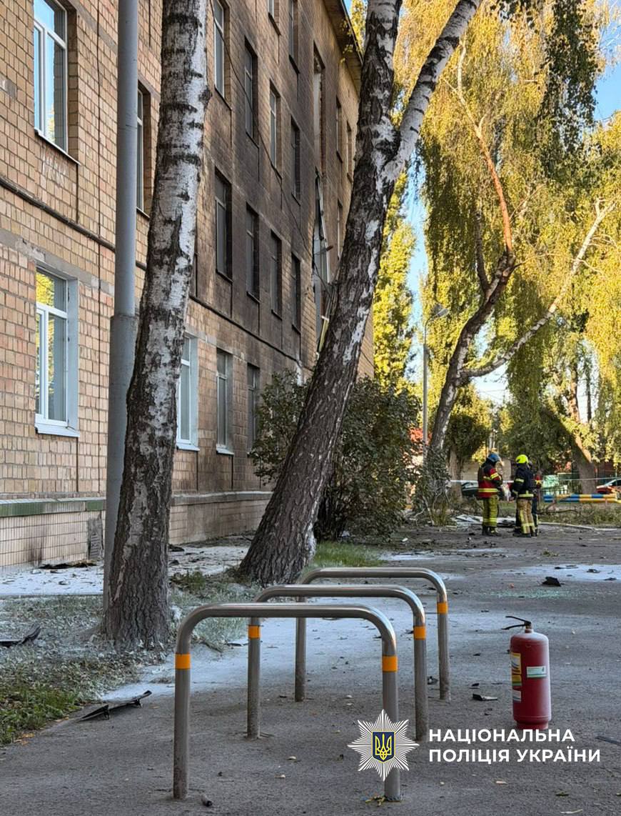 Наслідки влучання у школу в Києві 1 жовтня Наслідки влучання у школу в Києві 1 жовтня
