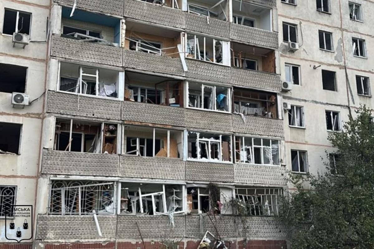 РФ сбросила на Сумы сразу 5 КАБов: повреждена многоэтажка, есть раненые РФ сбросила на Сумы сразу 5 КАБов: повреждена многоэтажка, есть раненые
