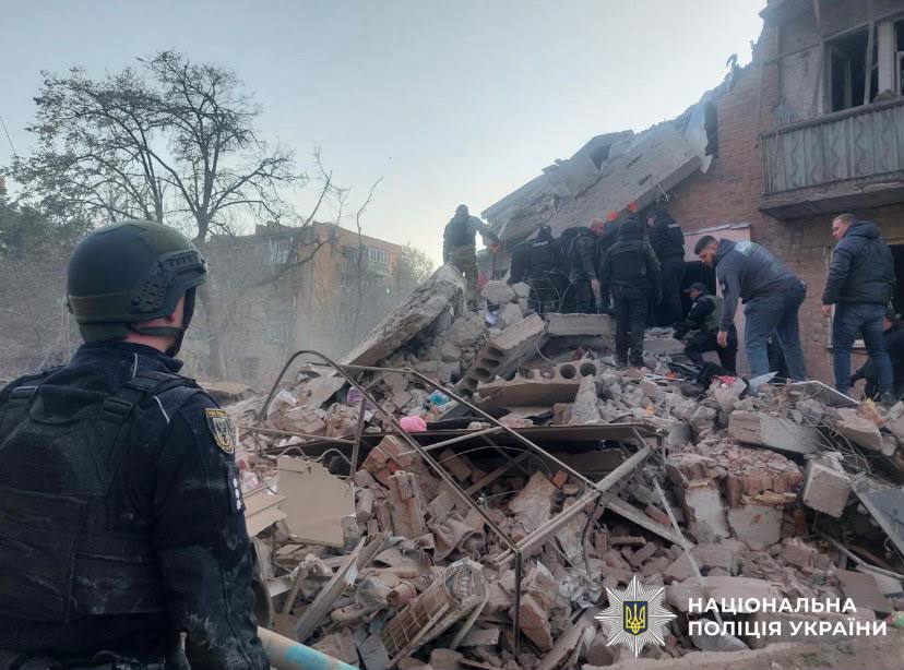 РФ вдарила по житловому будинку в Прилуках вранці 7 жовтня 2026 РФ вдарила по житловому будинку в Прилуках вранці 7 жовтня 2026