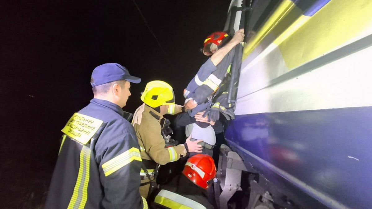 Зіткнення потяга з електровозом на Львівщині 8 жовтня Зіткнення потяга з електровозом на Львівщині 8 жовтня