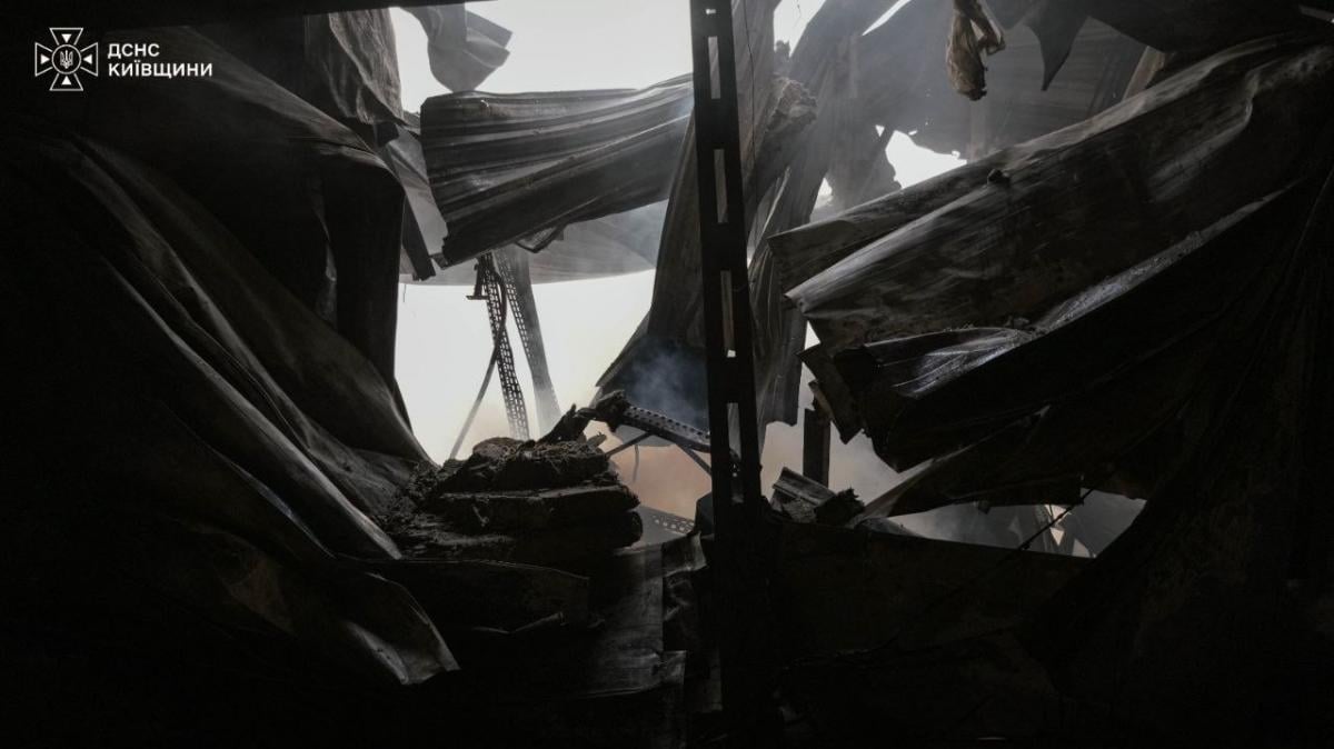 У Бучанському районі Київщини РФ атакувала складські приміщення