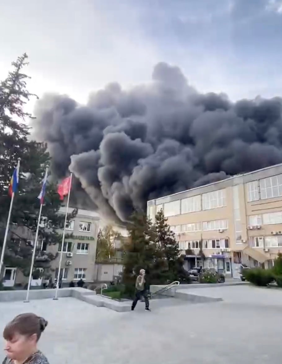 Під Ростовом горить завод "Аксайкардандеталь"