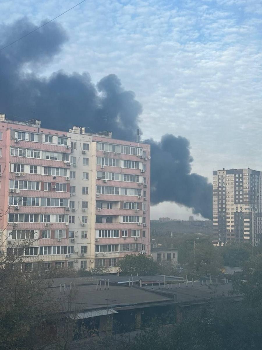 Під Ростовом горить завод "Аксайкардандеталь"