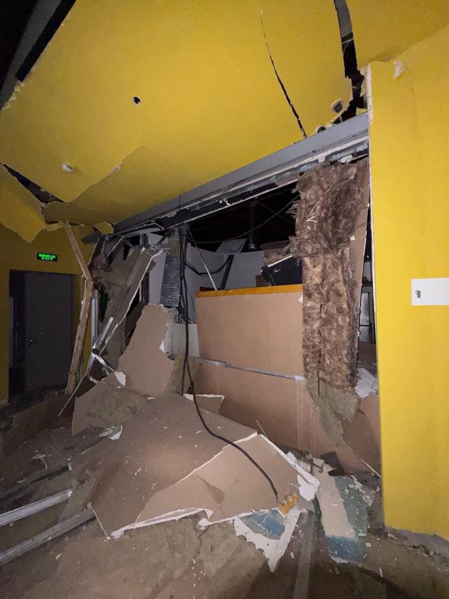 Наслідки атаки на контактний зоопарк "Звірополіс" 19 жовтня