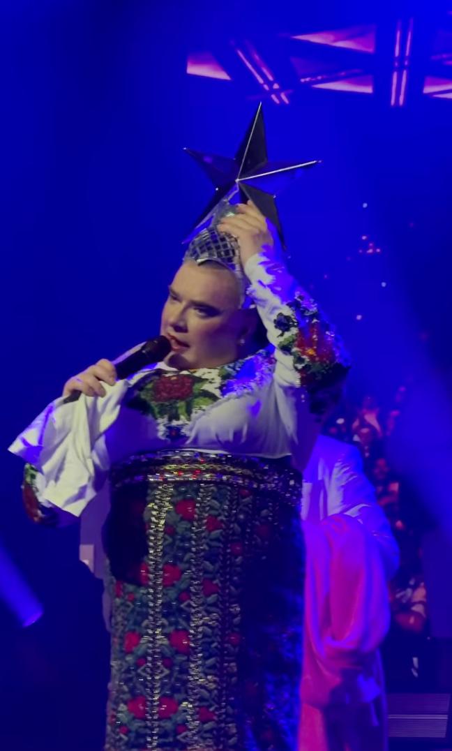 Верка Сердючка знімає зірку на концерті