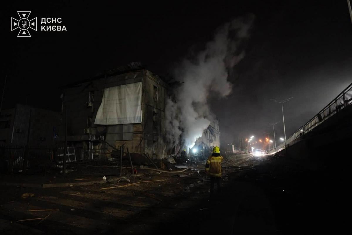 Наслідки удару по Києву в ніч на 27 жовтня Наслідки удару по Києву в ніч на 27 жовтня