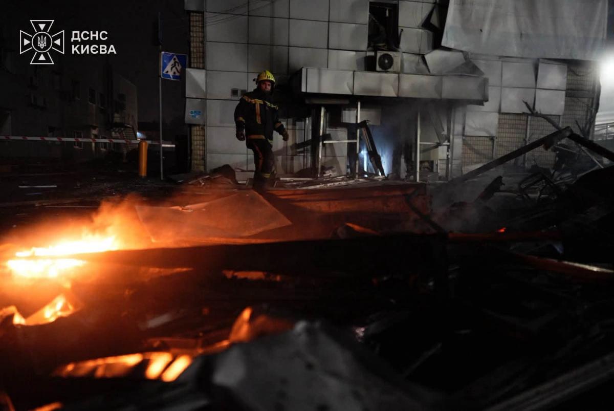 Наслідки удару по Києву в ніч на 27 жовтня Наслідки удару по Києву в ніч на 27 жовтня