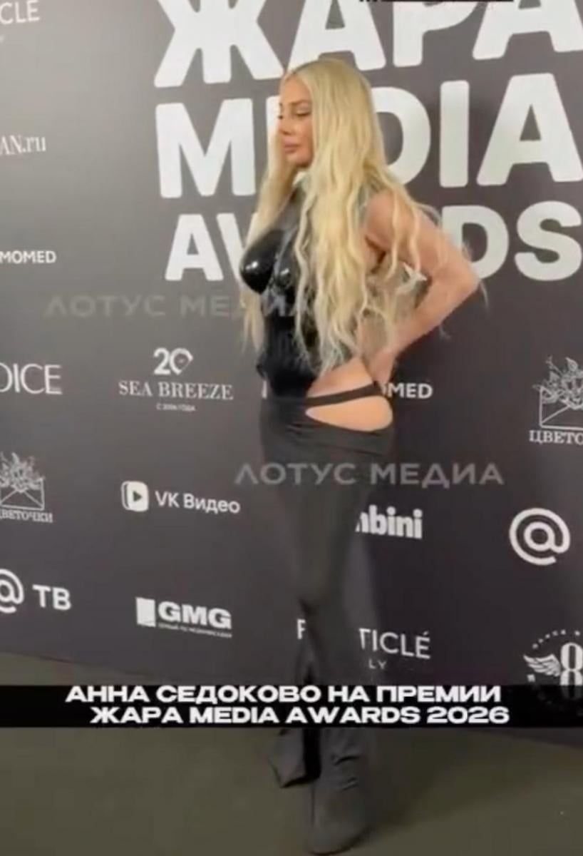 Анна Седокова на червоній доріжці