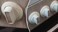 Як відмити ручки плити від жиру без хімії - потрібен засіб з кухні
