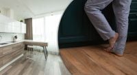 Від подряпин на ламінаті не залишиться й сліду: як самостійно врятувати покриття
