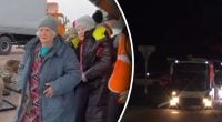 Евакуйовані жителі Олешок прибули до Білорусі: коли вони повернуться в Україну