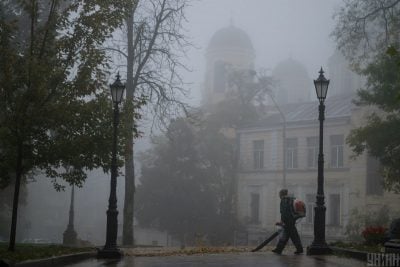 Туман і сильні дощі насуваються на Україну: де чекати негоди