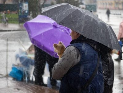 На Україну насувається нова хвиля дощів та поривів вітру: коли зміниться погода