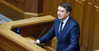 Разумков за гроші олігархів намагається переконати, що захищає інтереси звичайних українців, - експерт